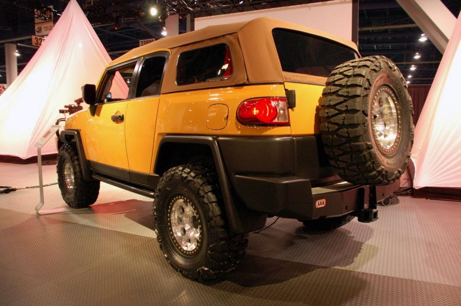  Toyota FJ Cruiser Convertible 2007 года  (фото 5 из 12)